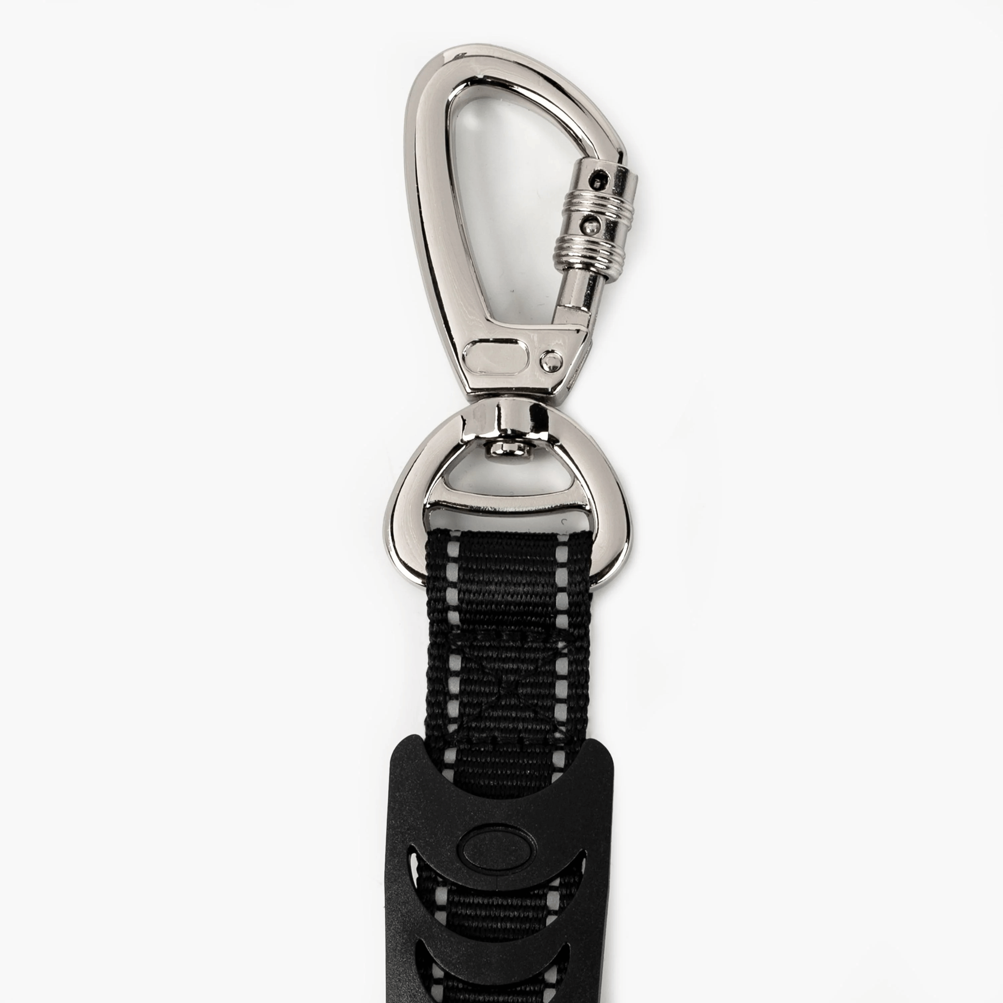 Black dog leash CalmFlow™ with metal clip on a white background