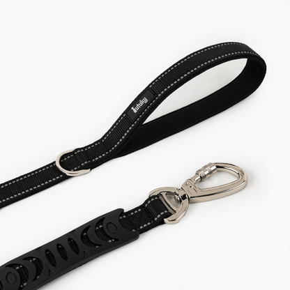 Black dog leash CalmFlow™ with metal clip on a white background